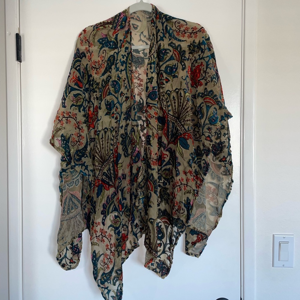 Gorgeous Shawl. Size M-XL